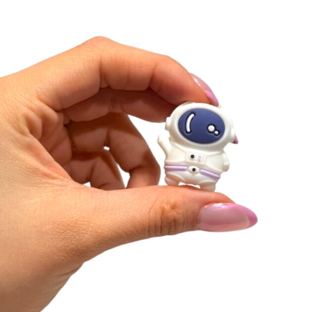 Pin fonendo astronauta blanco
