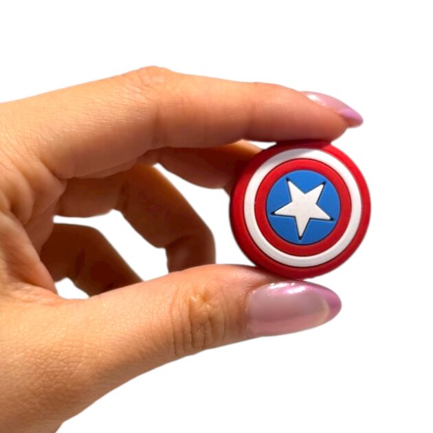 Pin fonendo escudo capitan america