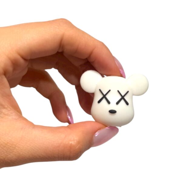 Pin fonendo oso blanco