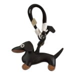 llavero de perro salchica con correa en cuero negro