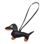 llavero perro salchica cuero negro