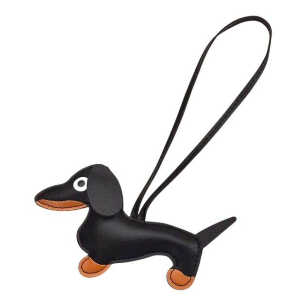 llavero perro salchica cuero negro